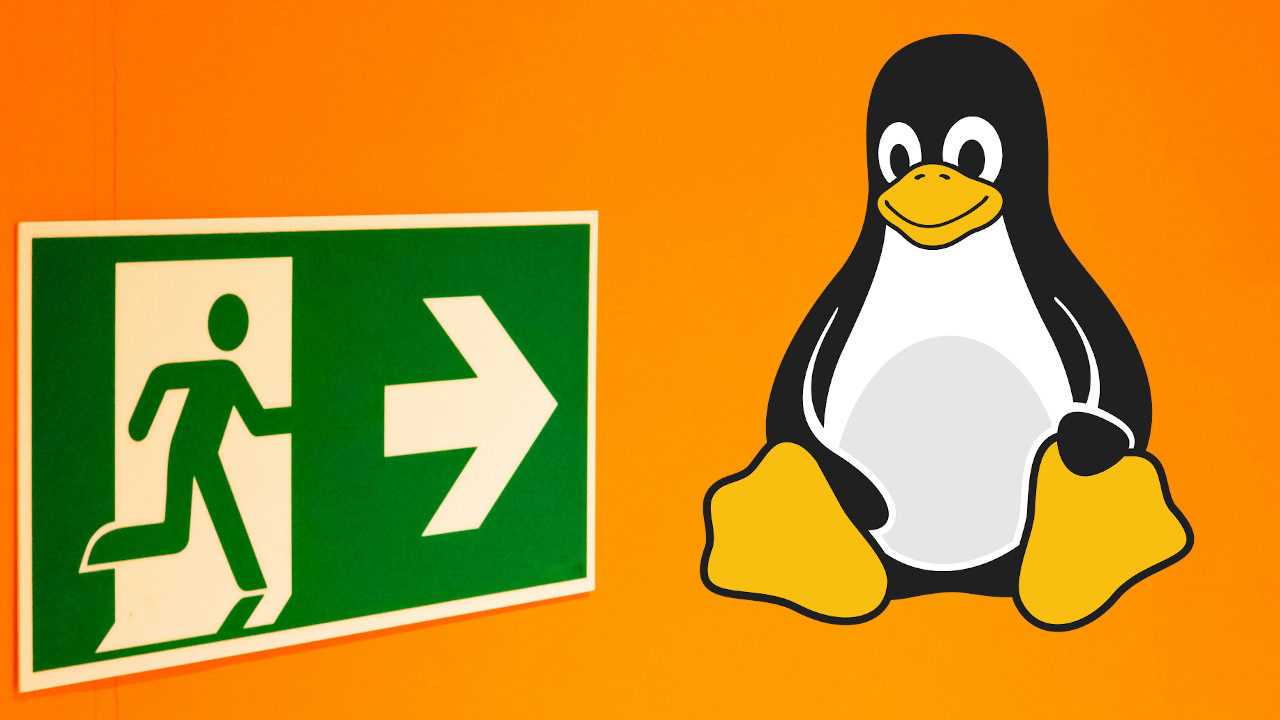 Grünes Notausgangsschild, links, nach rechts weisend, und freundlicher Tux-Pinguin, rechts, auf orangem Hintergrund